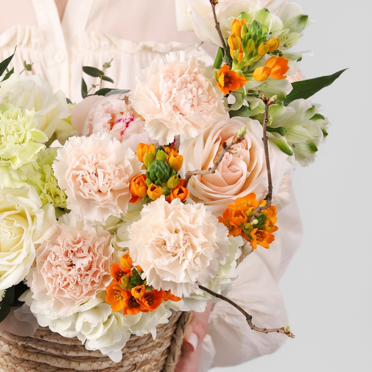 vesennij buket v korzine 7-7